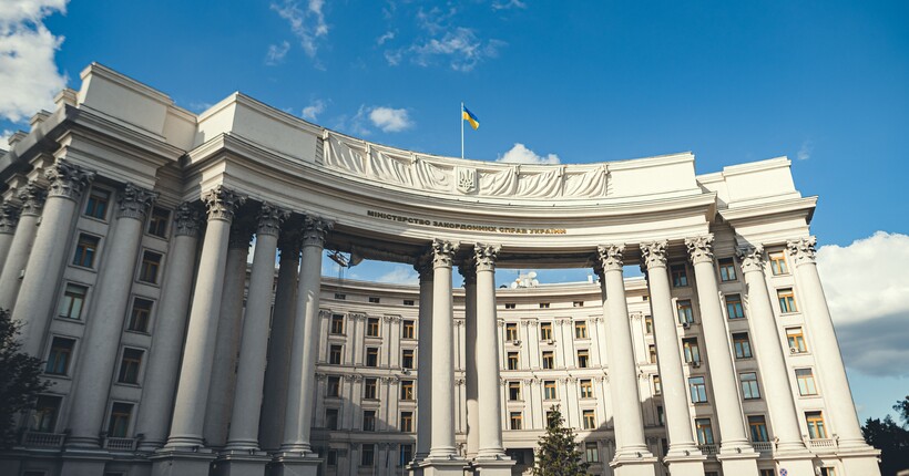 МЗС закликає світ до рішучих дій проти росії через застосування касетних боєприпасів