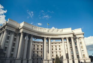 МЗС закликає світ до рішучих дій проти росії через застосування касетних боєприпасів