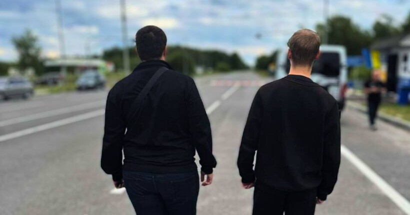 З окупації до України вдалося повернути двох юнаків