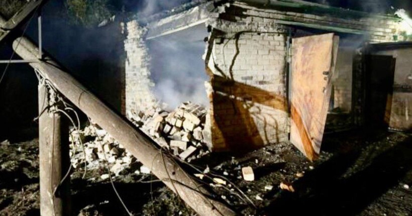 Росіяни вночі атакували місто Запоріжжя дронами: є пожежі та пошкоджені будівлі (фото)