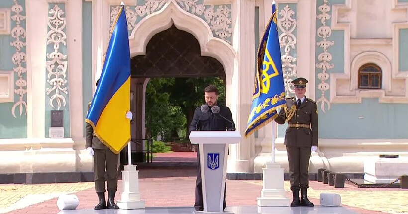 Зеленський звернувся до народу України в День Конституції