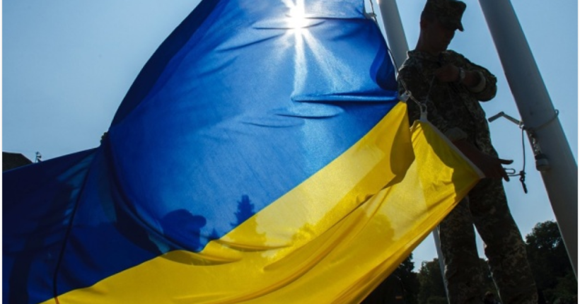 Морська піхота встановила український прапор на окупованому лівобережжі Херсонщини (відео)