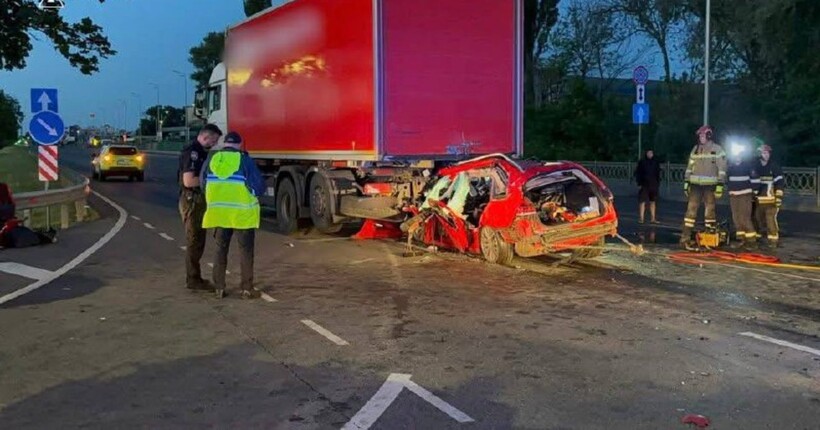 У Києві сталась смертельна ДТП: причини аварії встановлюють (фото)