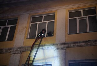 Обстріли Дніпропетровщини: у Синельниківському районі через атаки рф загорілася гімназія