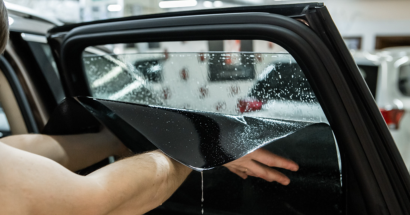 Плівка на скло або тонування: що краще обрати для авто від спеки 