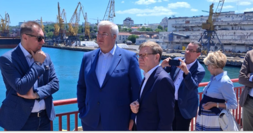 Міністри закордонних справ України та Німеччини оглянули пошкодження в Одесі