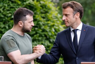 Макрон набрав Зеленського після розмови з Путіним - Bloomberg
