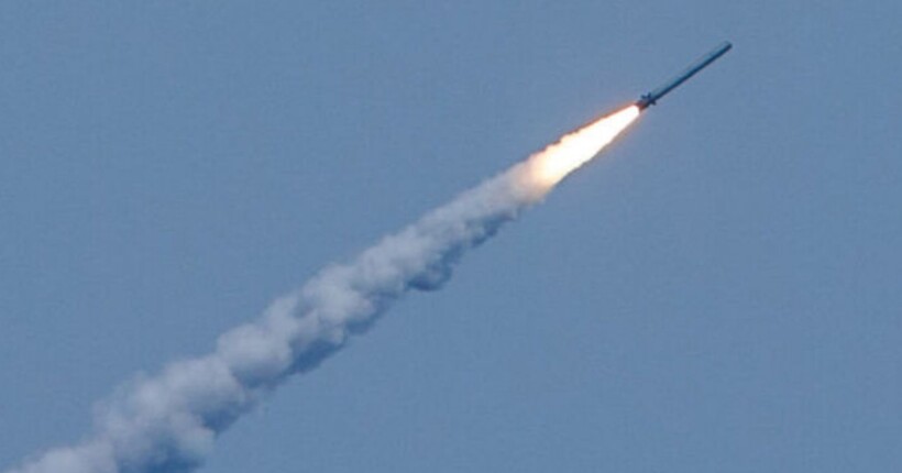 Росіяни вдень вдарили балістикою по Одесі: двоє загиблих, є поранені