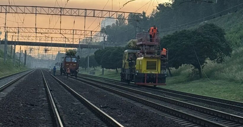 У Києві пошкоджено залізничну інфраструктуру: можливі затримки поїздів