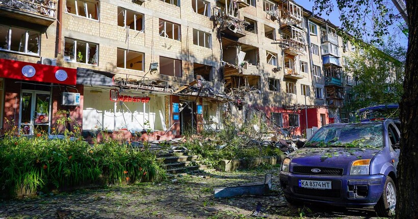 Росіяни у Києві пошкодили понад 30 будинків та заклади освіти – КМВА