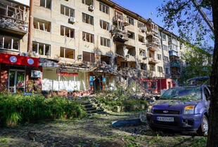 Росіяни у Києві пошкодили понад 30 будинків та заклади освіти – КМВА