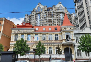 У Києві пошкоджено консульський відділ посольства Польщі: МЗС відреагувало