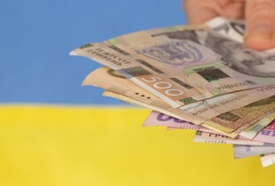 Виплата до Дня Незалежності 2025: коли, кому та скільки мають заплатити до 24 серпня