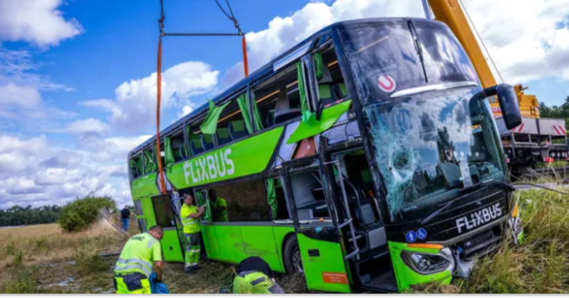 У Німеччині перекинувся автобус Flixbus з українцями на борту, 31 людина постраждала