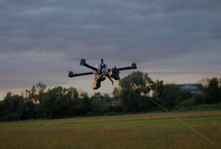 На Чернігівщині через атаку російського дрона поранено поштаря
