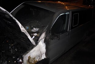 У Києві п'яна жінка підпалила два авто: збитки оцінюються у 300 тисяч гривень