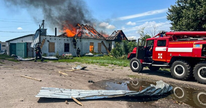Окупанти авіабомбами атакували селище на Харківщині: наслідки
