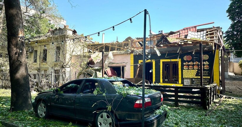 Ранковий наліт дронів на Миколаїв: є постраждалі, пошкоджено будинки (фото)