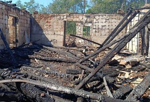 Російські терористи атакували село на Харківщині: спалахнула пожежа