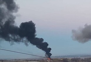 Ворожі БпЛА влучили у житлові багатоповерхівки у Харкові: зафіксовано пожежу