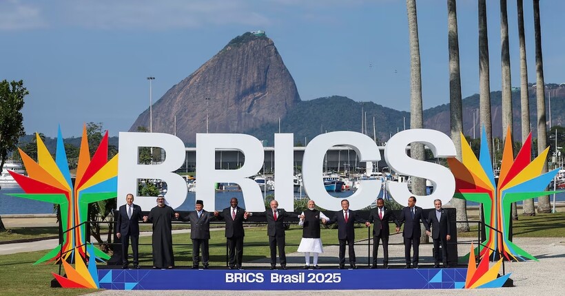 Трамп погрожує новими митами країнам, що підтримують BRICS