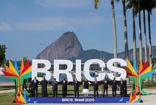 Трамп погрожує новими митами країнам, що підтримують BRICS