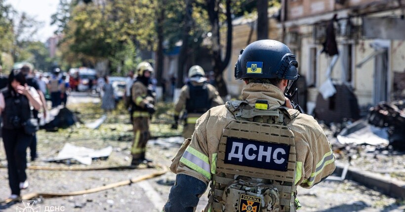 Атака на Харків: у ДСНС показали кадри наслідків і розповіли про кількість постраждалих (фото, відео)