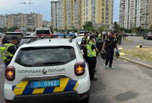 У Києві чоловіка застрелили в авто - поліція розслідує вбивство