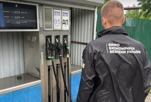 На Київщині викрито незаконну автозаправку: БЕБ вилучило бензин та обладнання