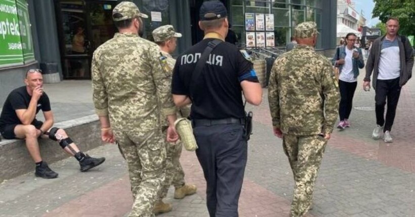 Професор політології: Удари по ТЦК не впливають на мобілізацію, але держава має жорстко реагувати