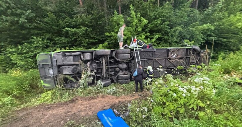 ДТП за участі автобуса на Львівщині: 32 пасажири травмувалися (фото)