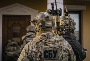 На Київщині до 15 років за ґратами засудили адвоката, який коригував ракетні удари рф