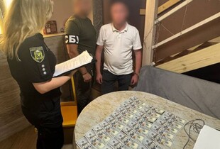 У Харкові затримали посадовця ЦНАПу за хабар у $3000