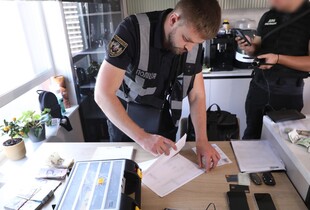 Нацполіція викрила злочинну групу, яка виготовляла фальшиві довідки для ухилення від служби: понад 50 обшуків одночасно