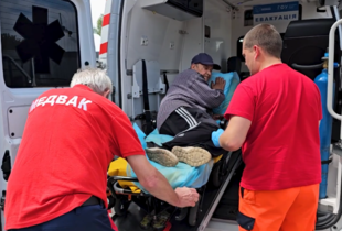 Під ворожим вогнем “Білі янголи” евакуювали вісьмох мешканців Лиманської громади