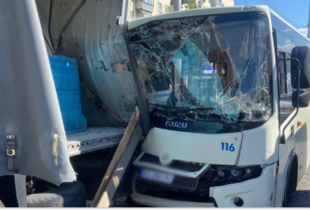 Дев'ятеро людей травмувалися в ДТП з маршрутним автобусом у Дніпровському районі Києва
