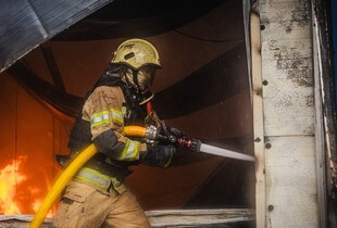 Обстріл Харкова: у ДСНС показали кадри наслідків (фото)