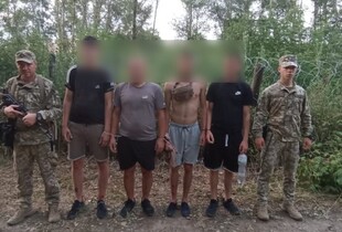 Хотіли перепливсти Тису, щоб опинитись в Угорщині: ДПСУ затримала чотирьох чоловіків