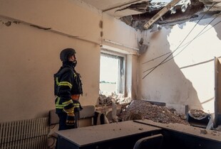 Росіяни повторно атакували навчальний заклад у Сумах: у ДСНС показали кадри наслідків (фото, відео)