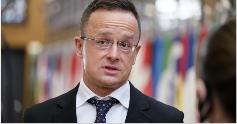 Сіярто заявив, що мирним ініціативам Трампа завадили Україна та ЄС