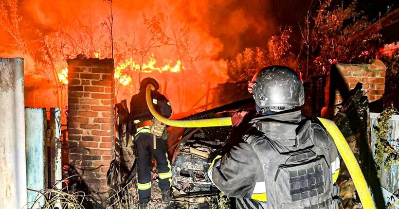 Внаслідок нічної атаки на Харківщині спалахнули пожежі у двох локаціях (фото)