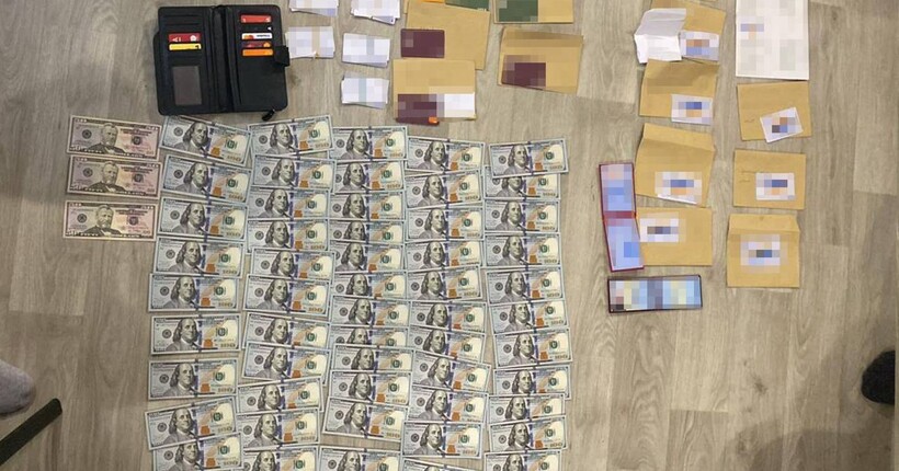 Фіктивне працевлаштування та розкрадання бюджету: в Одесі затримали посадовців КП
