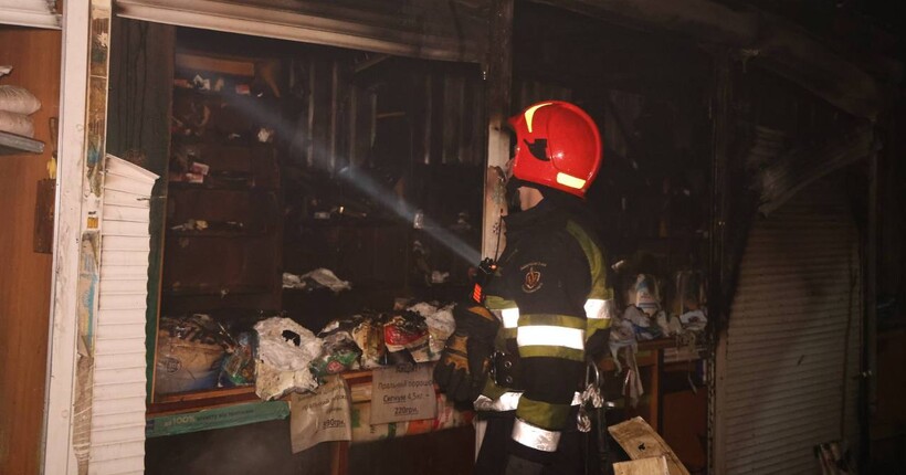 У Чернігові вночі сталася пожежа на міському ринку