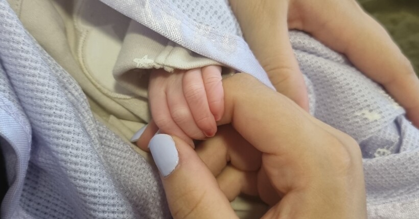 Народжуваність в Україні впала у більш ніж двічі: на одного малюка припадає троє померлих