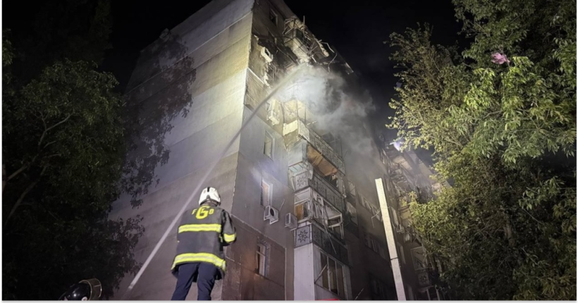 В Одесі внаслідок атаки дронів загинула жінка, рятувальники ліквідували масштабну пожежу
