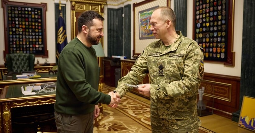 Зеленський обговорив із Сирським ситуацію на фронті, дипстрайки та дрони