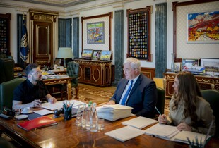 Володимир Зеленський призначив 16 нових послів України