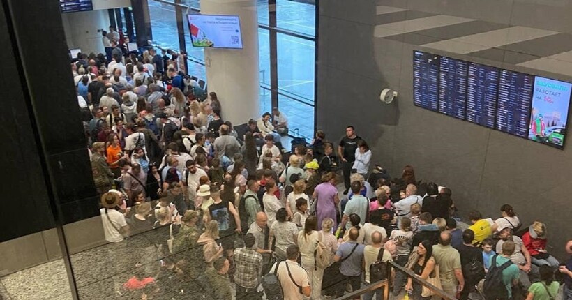 В росії стався колапс в аеропортах через атаку БпЛА (відео)