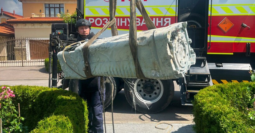 У Києві сапери знешкодили бойову частину російської ракети Х-69, що впала біля житлового будинку