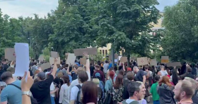 У Києві та кількох містах проходять акції протесту проти закону щодо НАБУ та САП